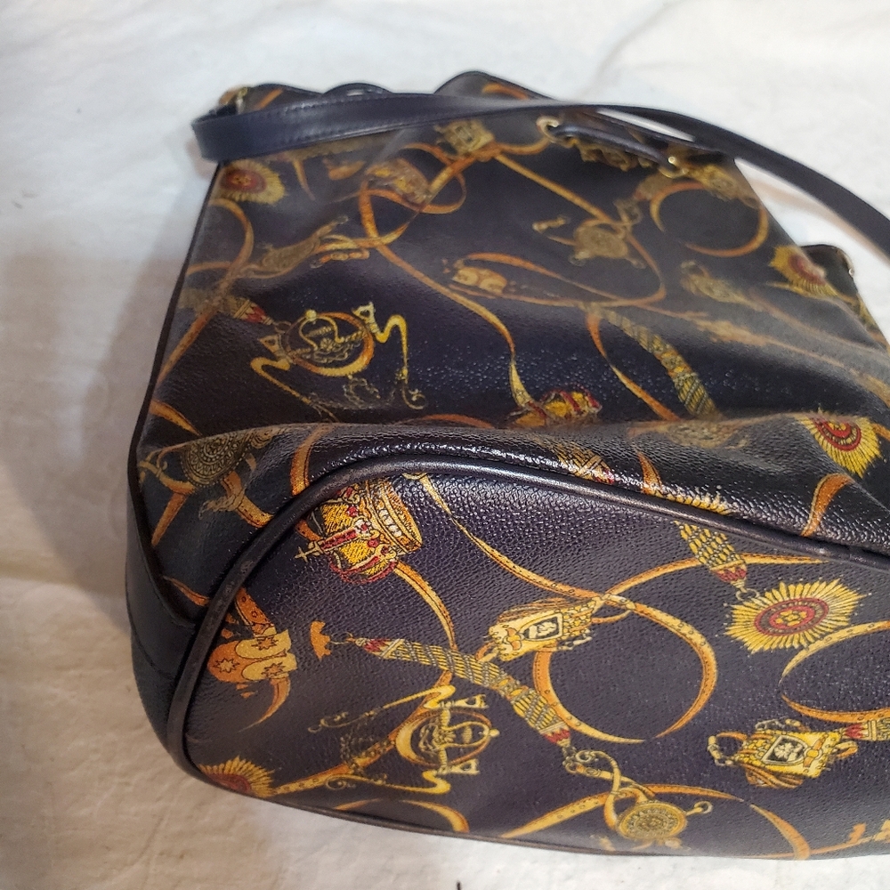 Mark Cross Bucket Bag. Leather. Black & Gold. America's First Luxury Brand. - Picture 10 of 11